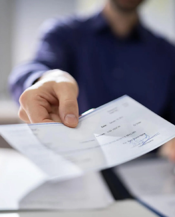 المنح والقروض و المساعدات الاجتماعية